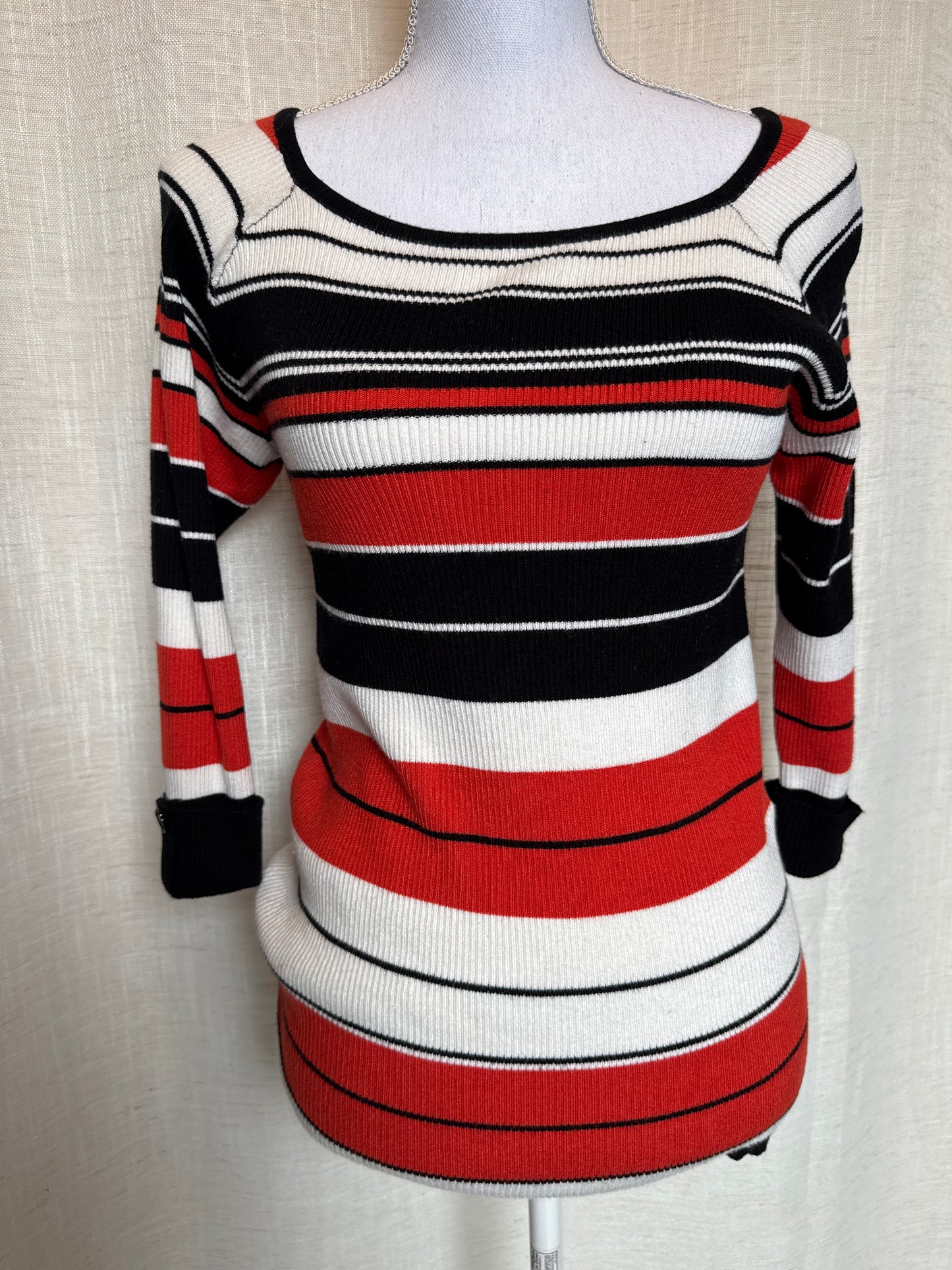 Pull JACQUELINE RIU